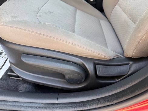 Used 2019 Hyundai Elantra SE FWD image 15