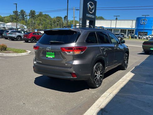 Used 2018 Toyota Highlander SE AWD/4WD image 5