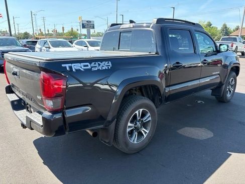 Used 2019 Toyota Tacoma TRD Sport AWD/4WD image 7