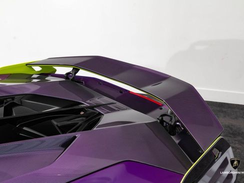 Used 2020 Lamborghini Sian Coupe image 24