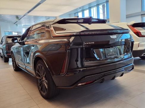 New 2026 Cadillac Lyriq V AWD/4WD image 9
