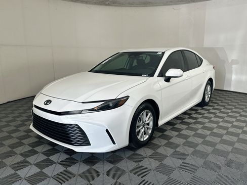Used 2025 Toyota Camry LE FWD image 7