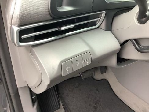 Used 2025 Hyundai Elantra SE image 27