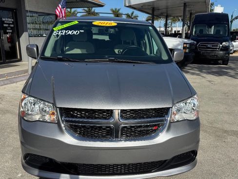 Used 2016 Dodge Grand Caravan SXT w/ UConnect Hands-Free Group image 8