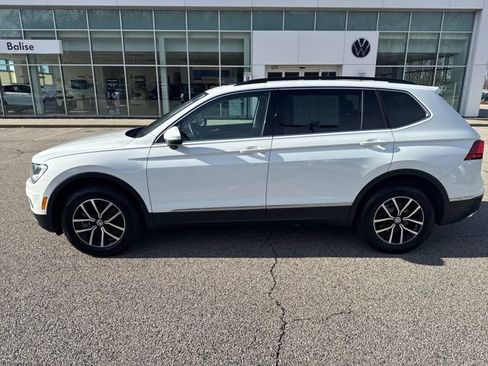 Certified 2021 Volkswagen Tiguan SE w/ Panoramic Sunroof Package image 5