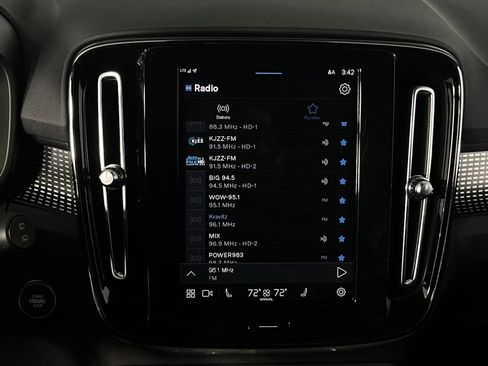 Used 2023 Volvo XC40 B5 Ultimate w/ Protection Package image 24