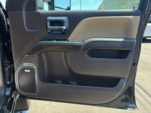Used 2018 GMC Sierra 2500 Denali w/ Duramax Plus Package AWD/4WD image 28