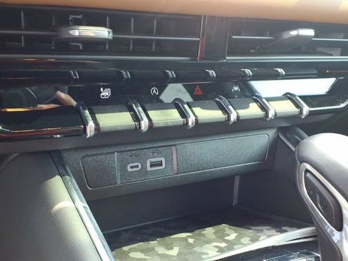 Used 2025 GMC Canyon AT4 w/ Nightfall Edition AWD/4WD image 14