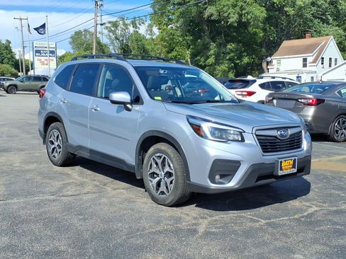 Used 2021 Subaru Forester Premium AWD/4WD image 3