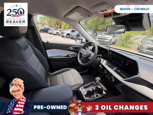 Used 2025 Chevrolet Trax LT FWD image 29