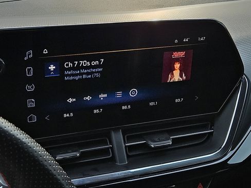 Used 2025 Chevrolet Trax RS w/ Driver Confidence Package image 16