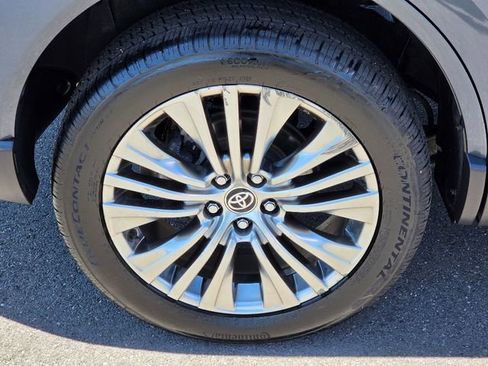 Used 2021 Toyota Venza XLE w/ Softex Package AWD/4WD image 12