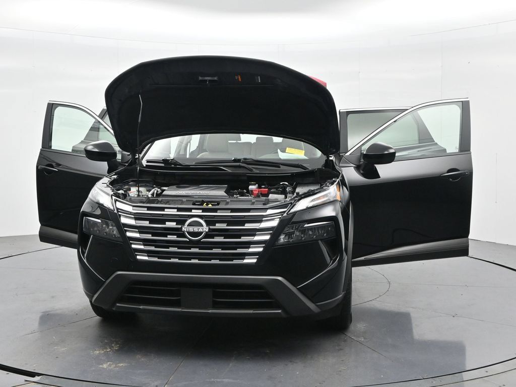 Used 2025 Nissan Rogue SV FWD image 40
