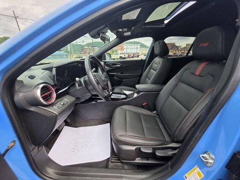 Used 2024 Chevrolet Trax RS w/ Sunroof Package FWD image 19