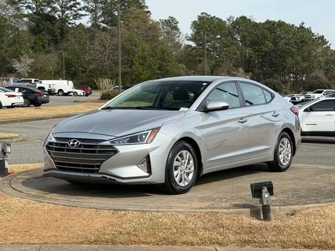 Used 2020 Hyundai Elantra SE w/ Cargo Package (C1) FWD image 3