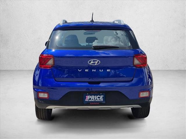 Used 2023 Hyundai Venue SEL FWD image 7