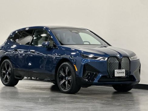 Used 2023 BMW iX xDrive50 w/ Sport Package AWD/4WD image 2