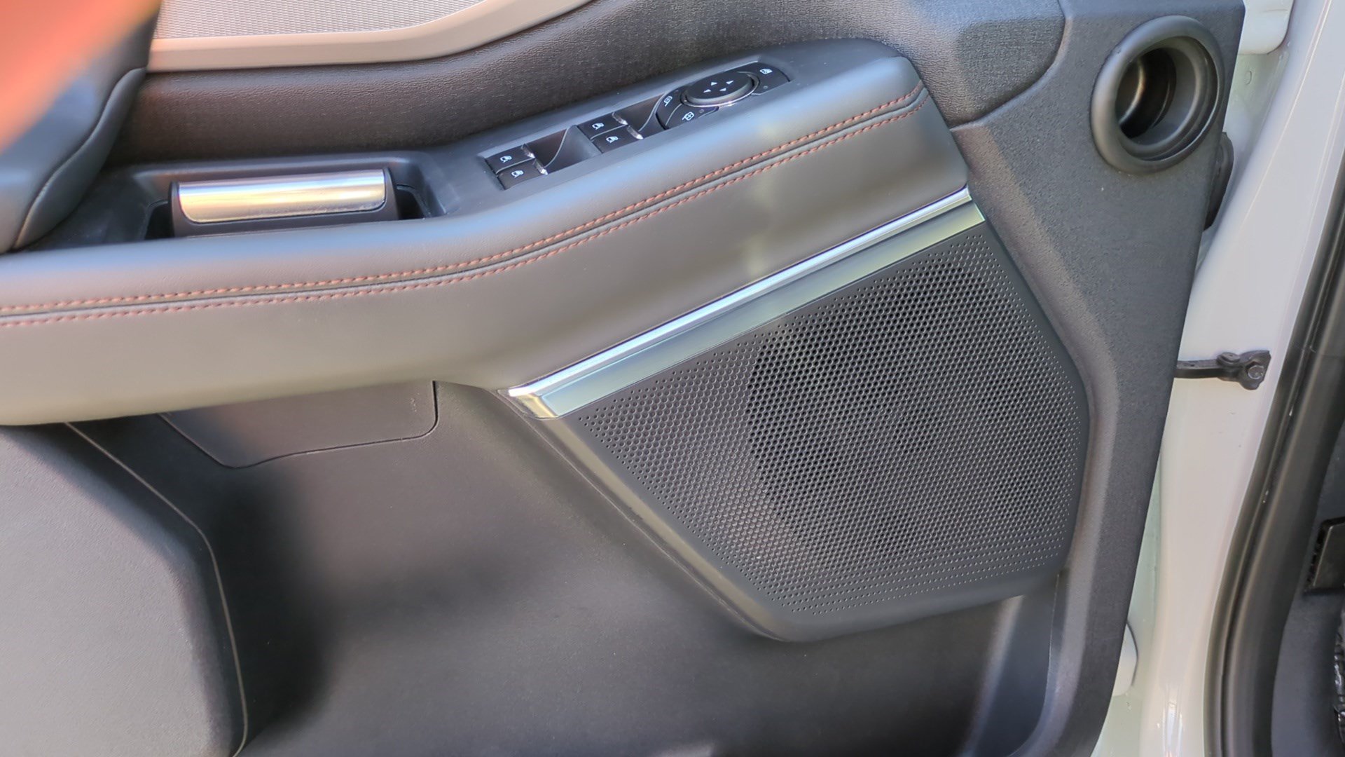 Used 2025 Ford Expedition Active AWD/4WD image 14