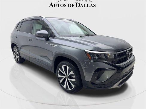 Used 2024 Volkswagen Taos SE image 4