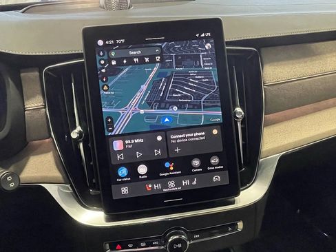 Used 2025 Volvo XC90 T8 Ultra w/ Lounge Package image 47