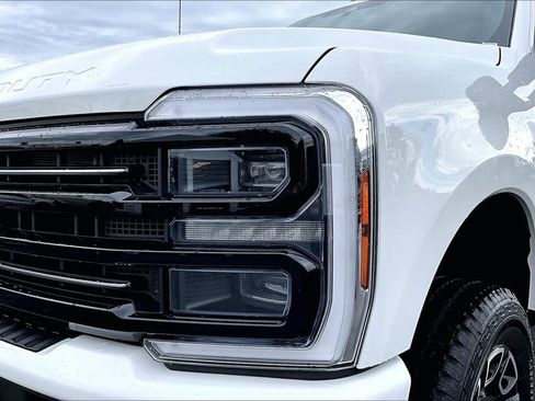 Used 2025 Ford F250 Platinum AWD/4WD image 32