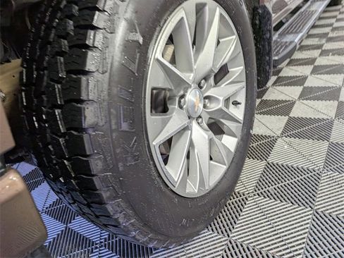 Used 2019 Chevrolet Silverado 1500 High Country image 9