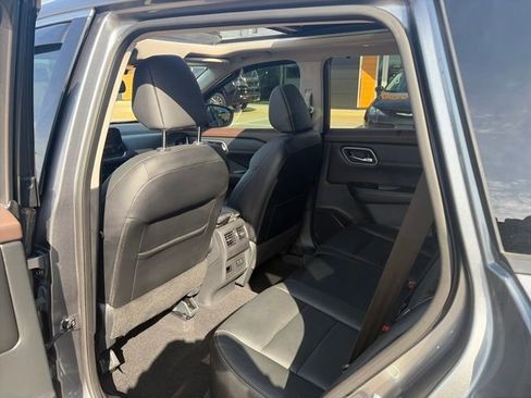 Used 2021 Nissan Rogue SL w/ Premium Package image 24