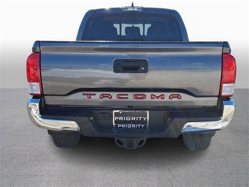 Used 2016 Toyota Tacoma SR5 w/ SR5 Appearance Package (SN) image 5