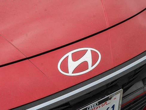 Used 2024 Hyundai Elantra SEL FWD image 5