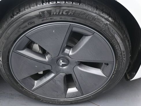 Used 2023 Tesla Model 3 Standard Range image 39