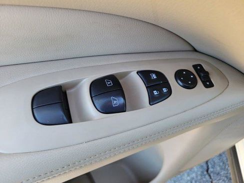Used 2020 Nissan Pathfinder SL AWD/4WD image 18