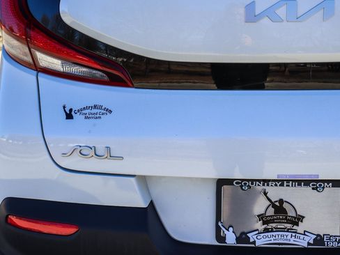Used 2022 Kia Soul LX image 37