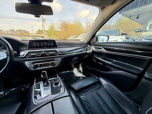 Used 2017 BMW 740i image 20