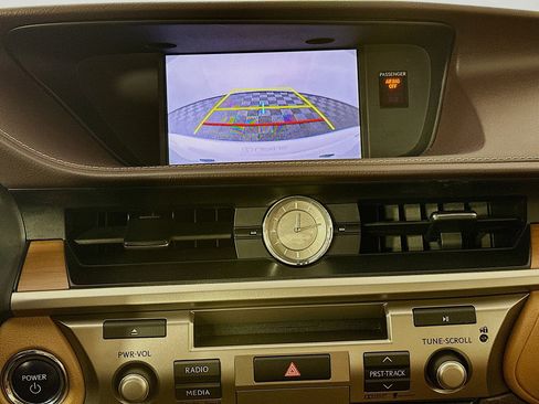 Used 2016 Lexus ES 300h Hybrid w/ Navigation System Package image 16