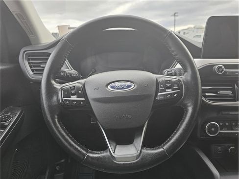 Used 2021 Ford Escape SE w/ SE Sport Appearance Package image 12