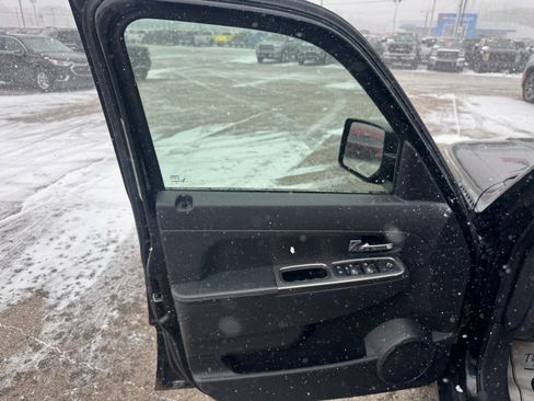 Used 2011 Jeep Liberty Limited w/ Tire & Wheel Group image 14