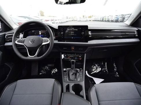 New 2026 Volkswagen Jetta SE image 7