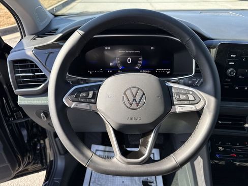 New 2026 Volkswagen Taos SE FWD image 25