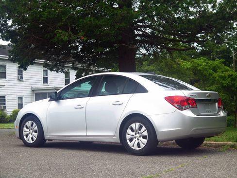 Used 2015 Chevrolet Cruze LS FWD image 3