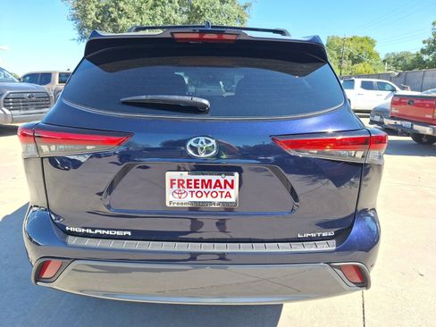 Used 2023 Toyota Highlander Limited FWD image 5