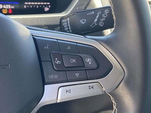 Used 2024 Volkswagen Tiguan SE image 21