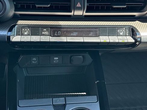 Used 2025 Toyota Prius XLE FWD image 23