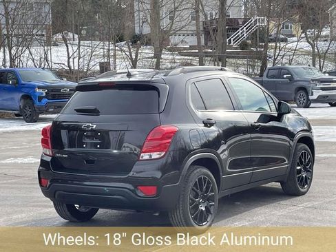 Certified 2022 Chevrolet Trax LT w/ Midnight Edition image 3