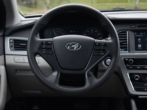 Used 2017 Hyundai Sonata SE image 26