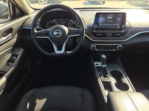 Used 2025 Nissan Altima 2.5 SV FWD image 28