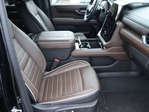 Used 2026 GMC Yukon Denali Ultimate AWD/4WD image 43