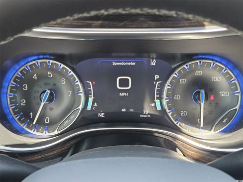 New 2024 Chrysler Pacifica Limited w/ Uconnect Theater Family Group image 16