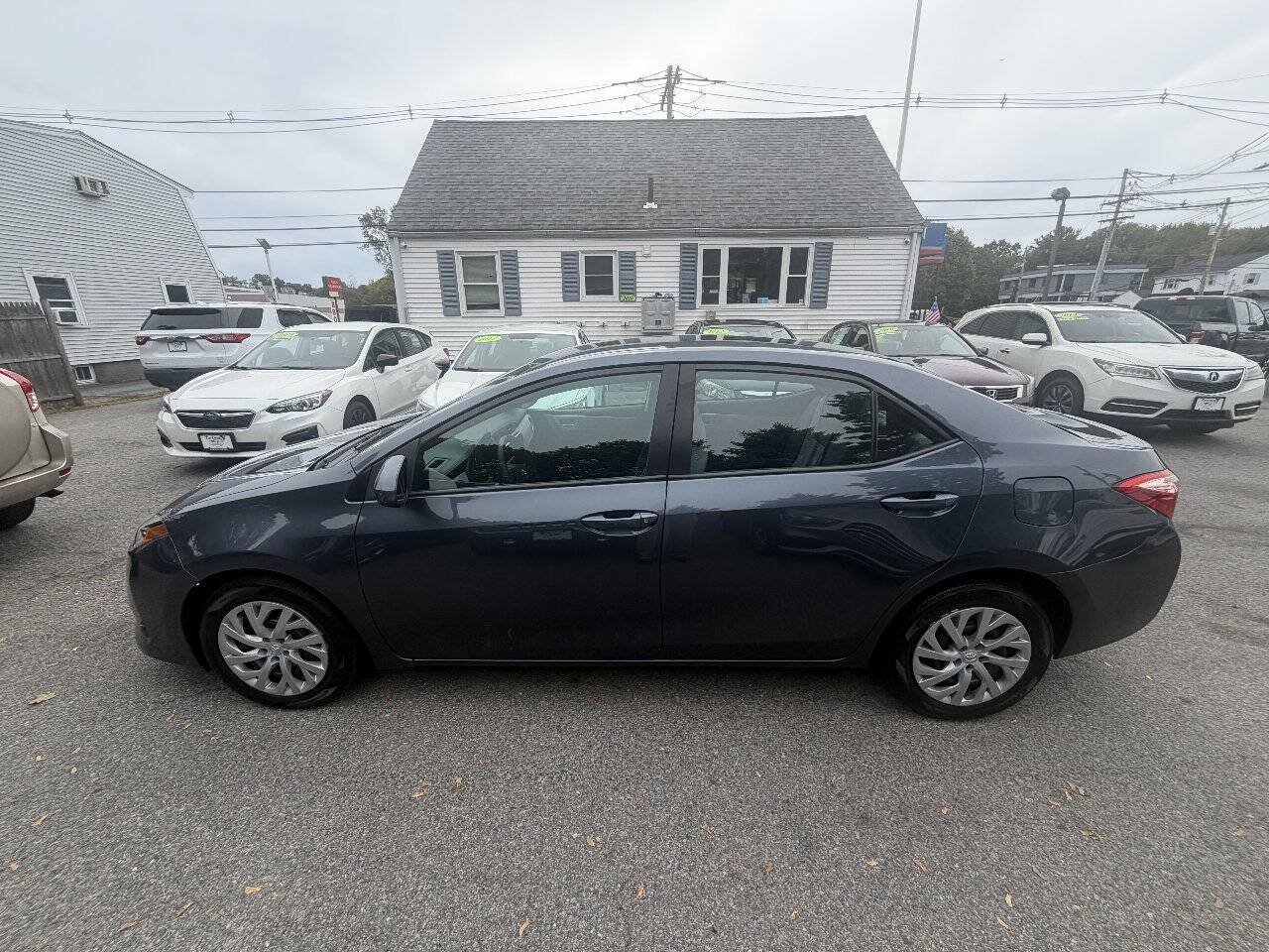 Used 2018 Toyota Corolla LE FWD image 4