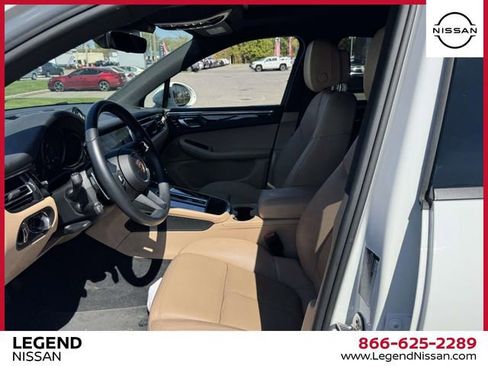 Used 2025 Porsche Macan AWD/4WD image 13