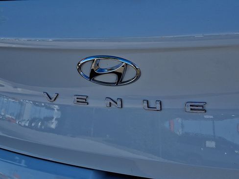 Certified 2025 Hyundai Venue SEL FWD image 30